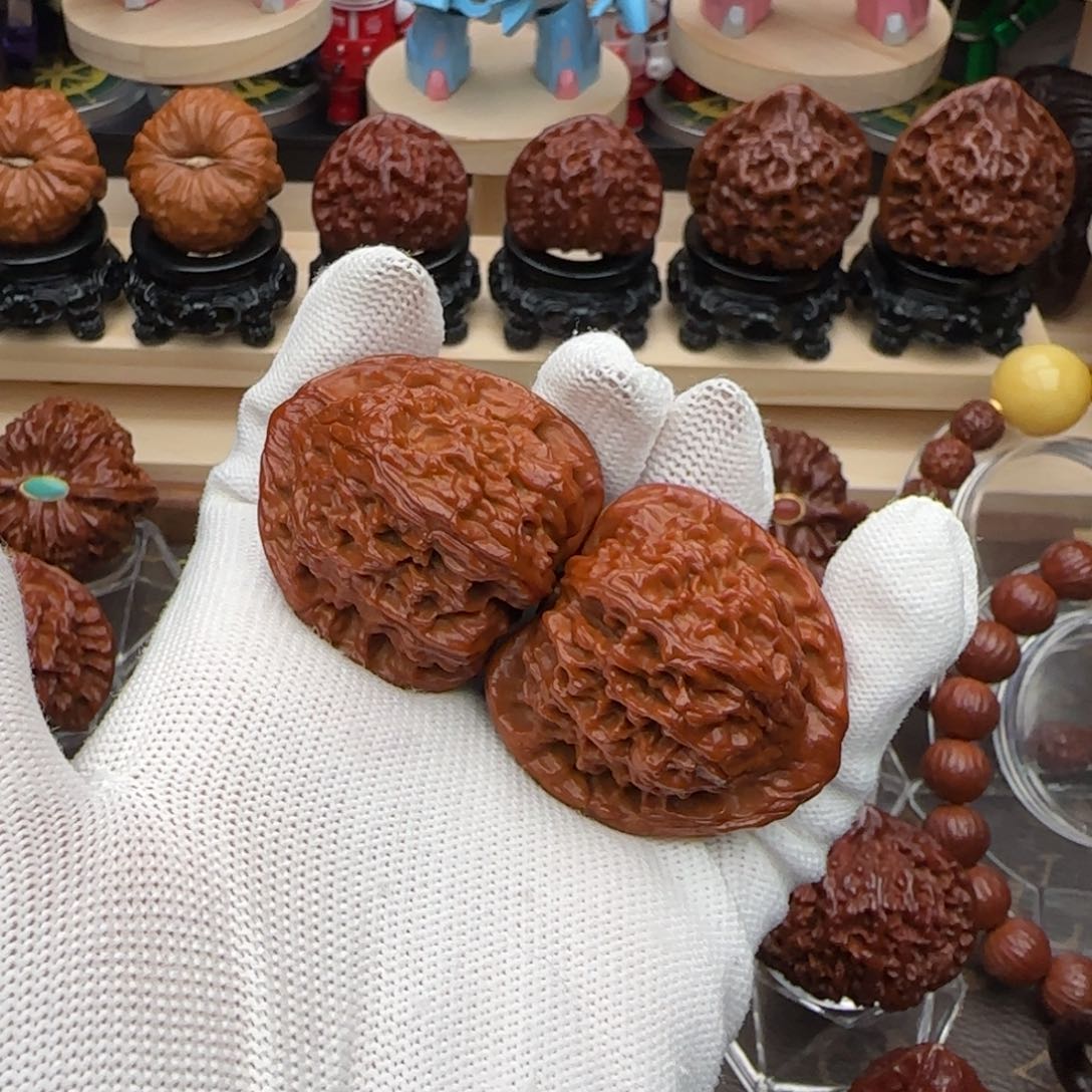 文玩核桃吊坠38.5全品红狮子