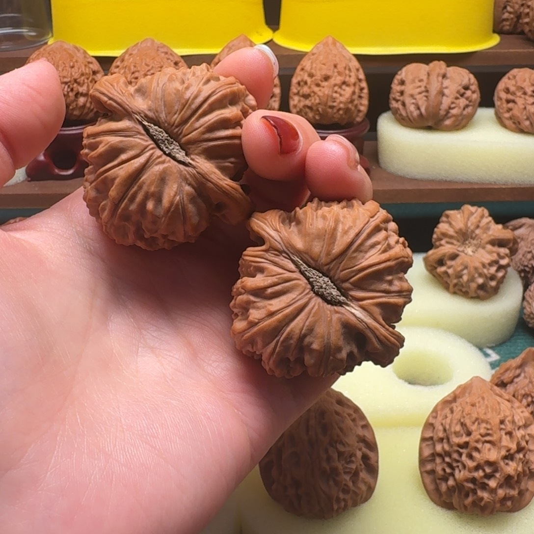 一***.文玩核桃吊坠45白狮子