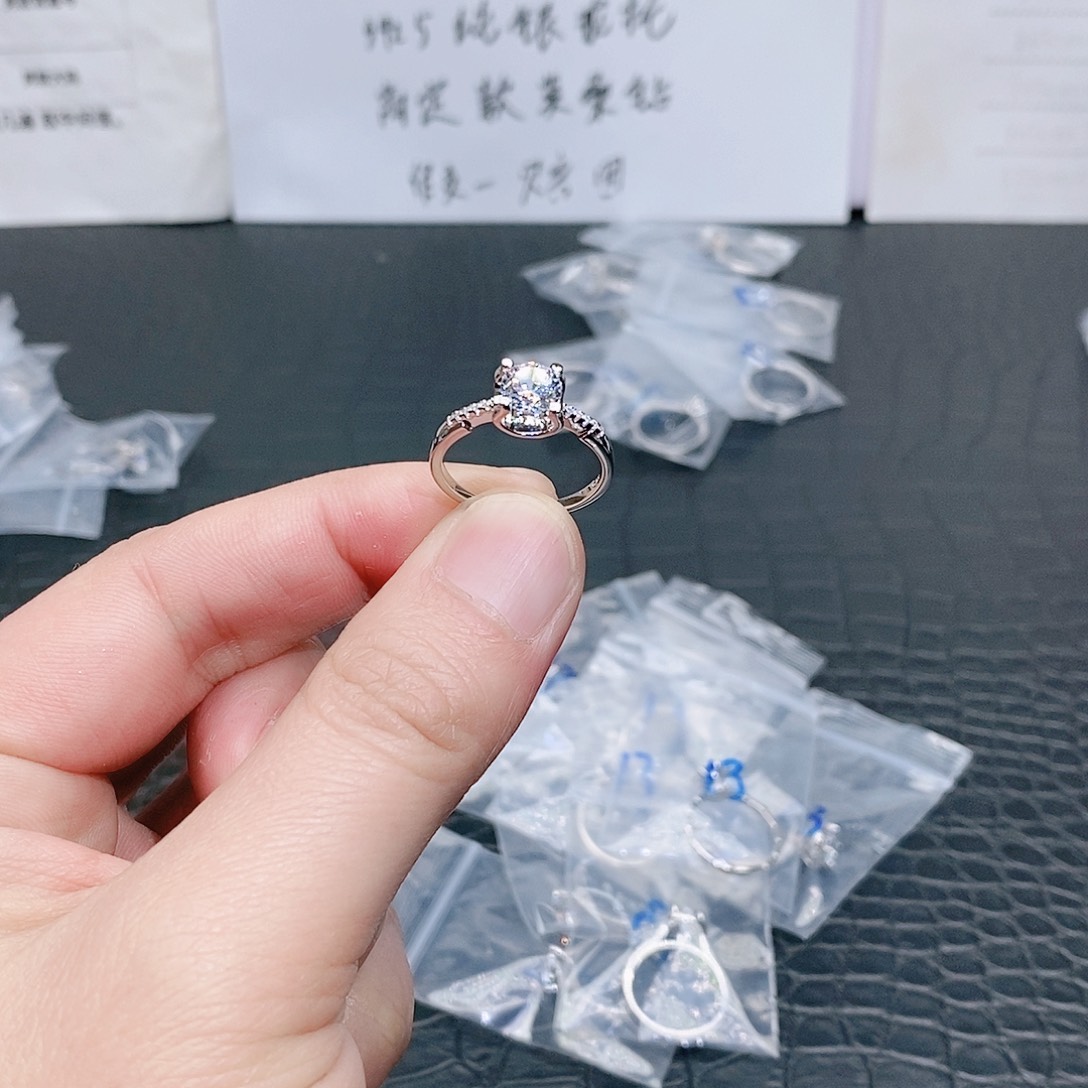 合成碳硅石925银小蛮腰牛头1克拉17码