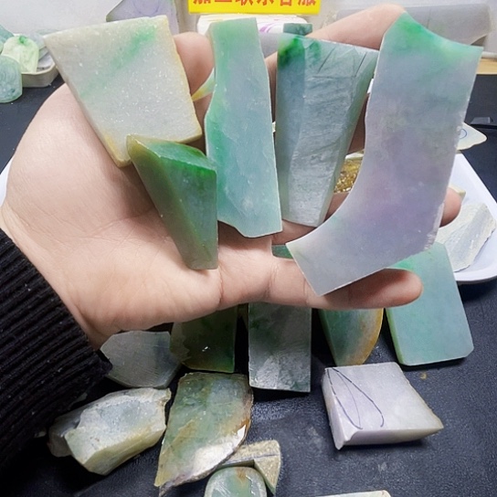 未镶嵌挂件翡翠阳*苔翡翠