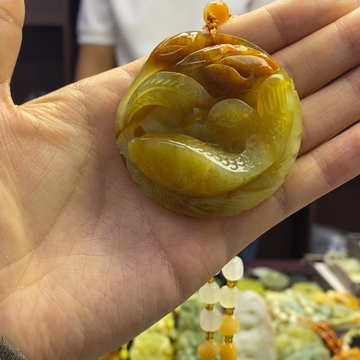 金***安蛇纹石玉未镶嵌颈饰