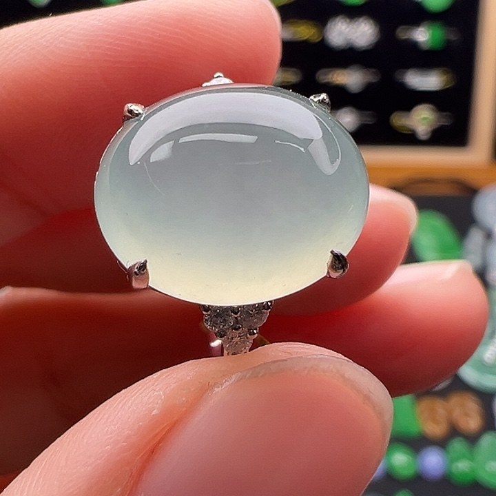 翡翠18K金镶嵌颈饰戒指