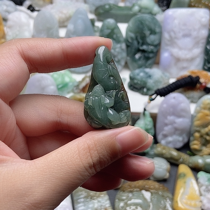 翡翠未镶嵌颈饰翡翠