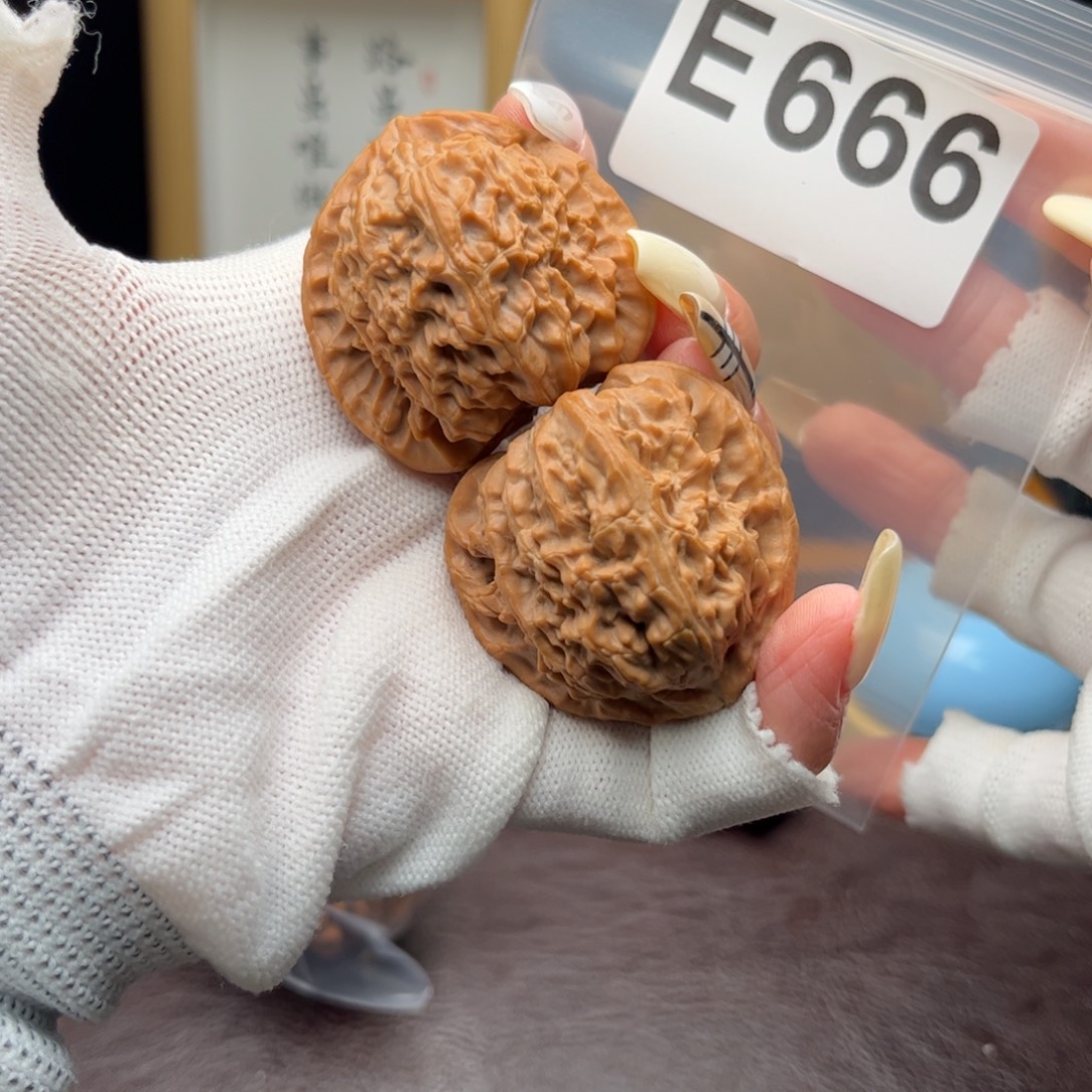 把件文玩核桃40三角白e666