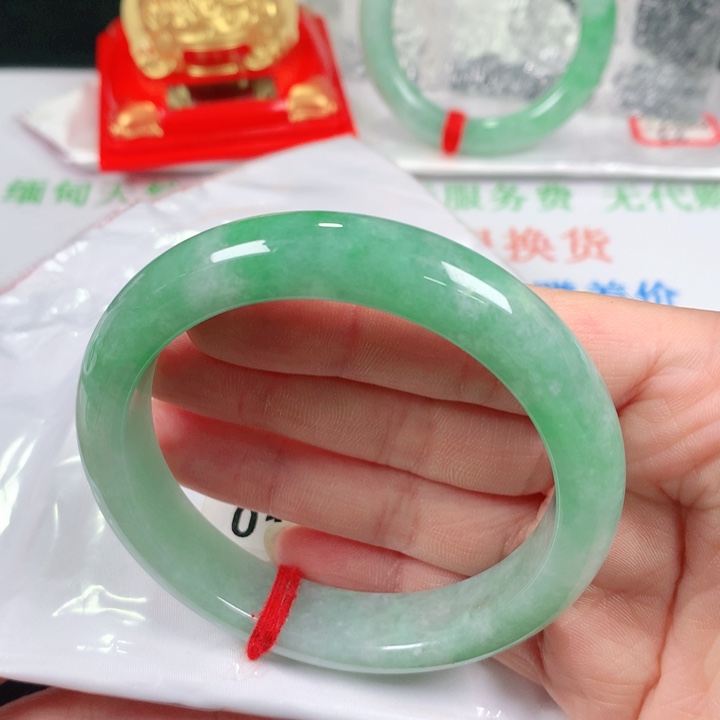 翡翠手镯未镶嵌   编号0134 正圈58+