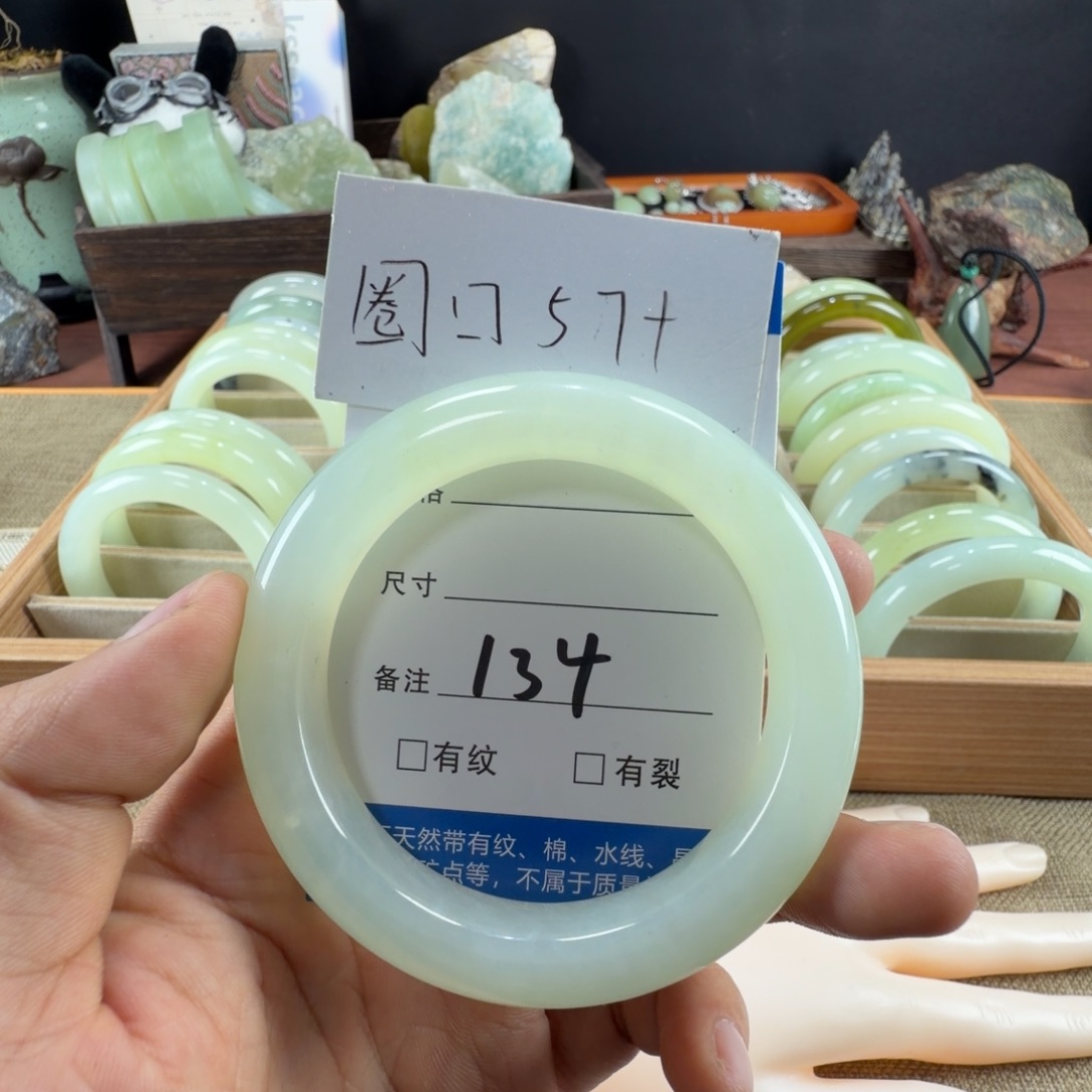 蛇纹石玉未镶嵌手镯