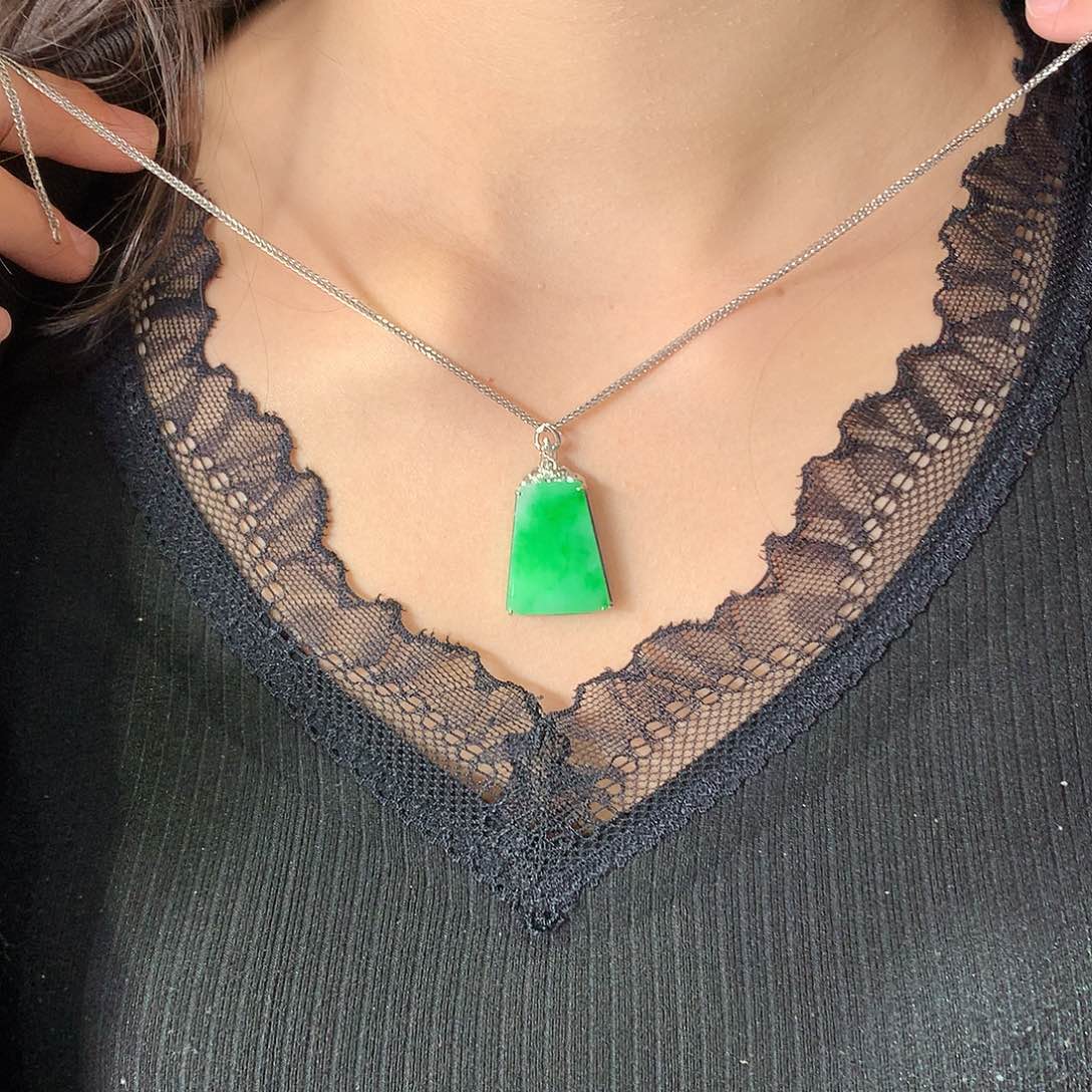 翡翠吊坠(赠链)18K金镶嵌