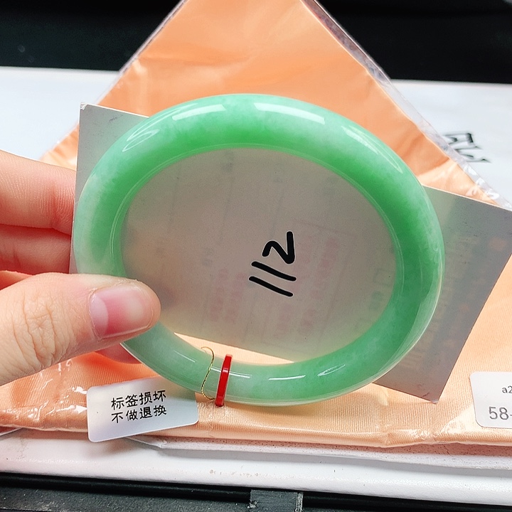 翡翠手镯（圆镯）未镶嵌缅甸天然a货手镯58
