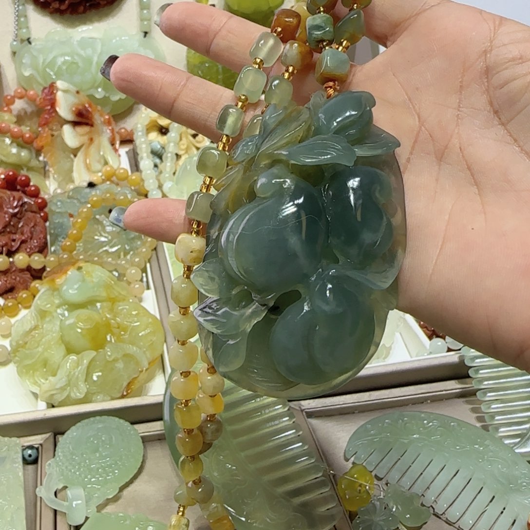 未镶嵌蛇纹石玉吊坠张*猪