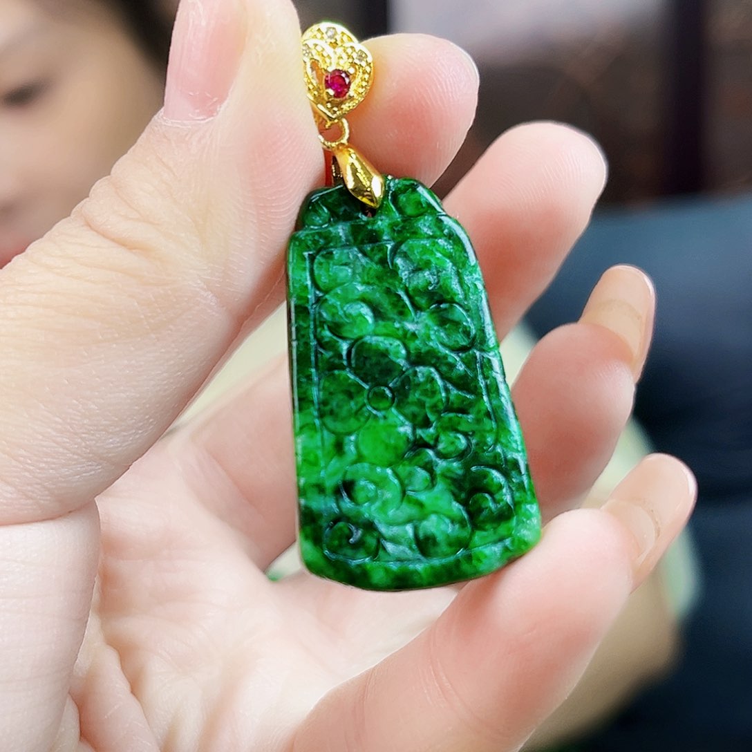 翡翠未镶嵌颈饰吊坠