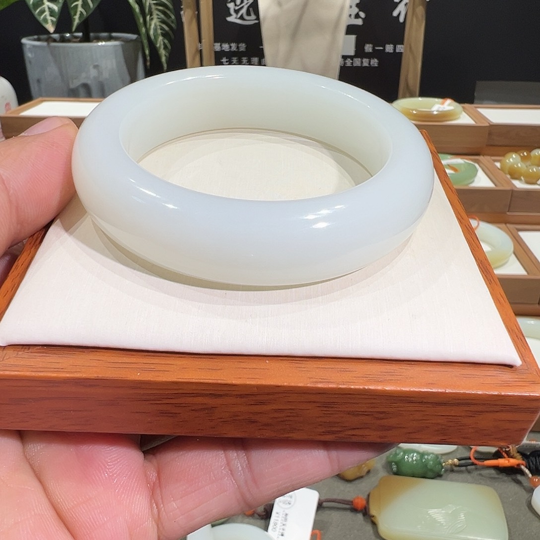 和田玉手镯未镶嵌l****兔