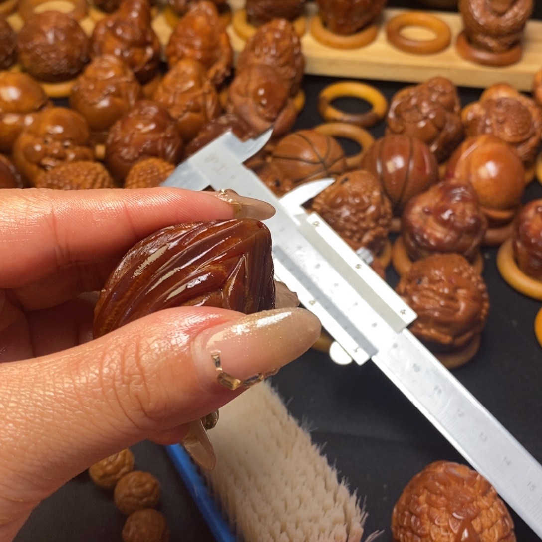【闪购商品】橄榄核把件陈****?纯手工四面