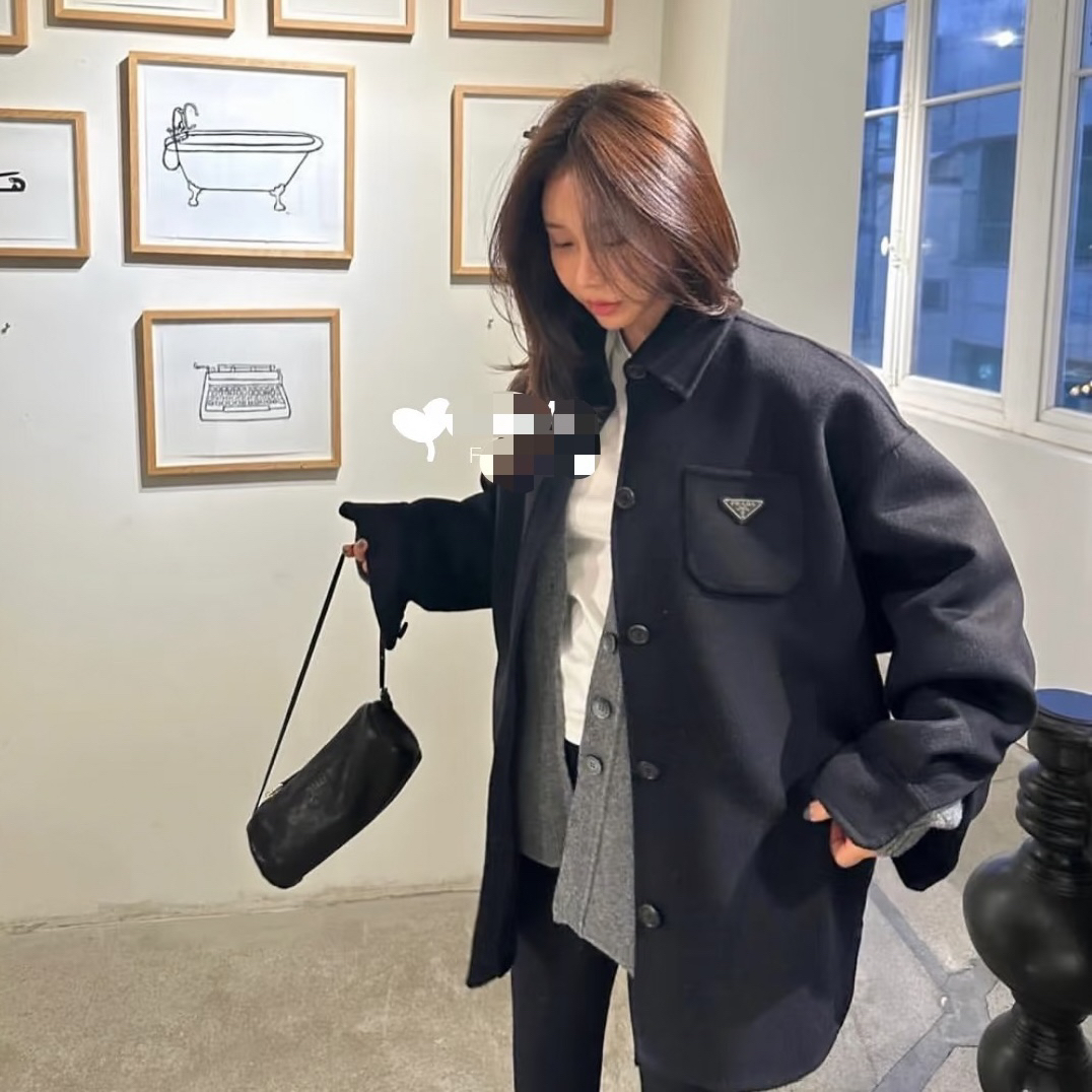 未使用 Prada/普拉达 藏蓝内里满印羊毛兔毛外套 36码 GM005906