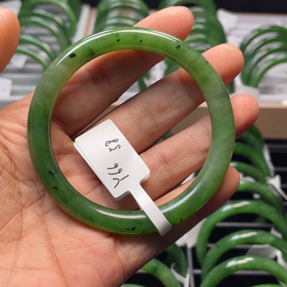 和田玉（碧玉）未镶嵌手镯