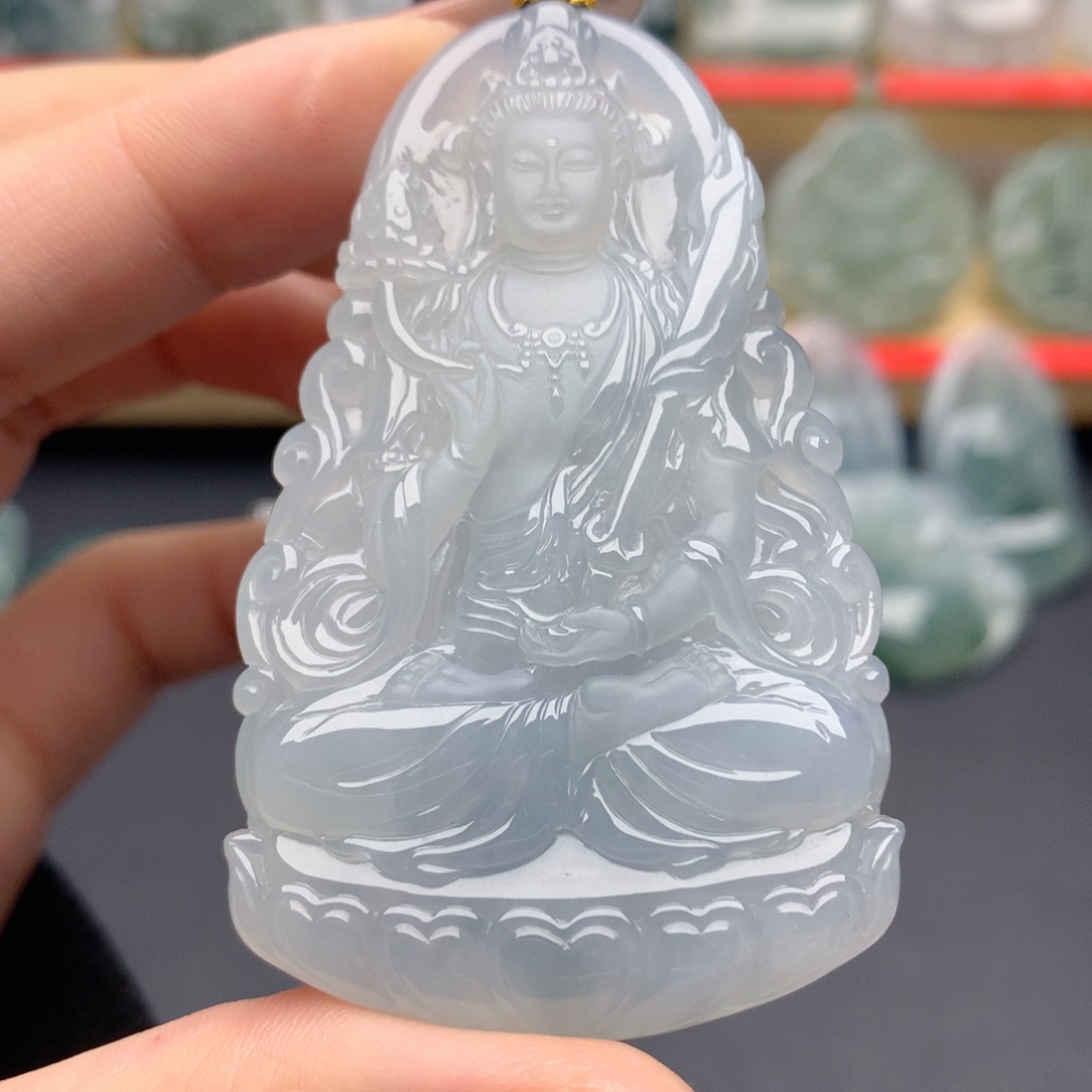 翡翠未镶嵌颈饰虚空藏
