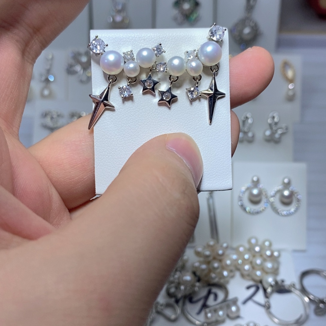 银S925镶嵌淡水珍珠耳饰