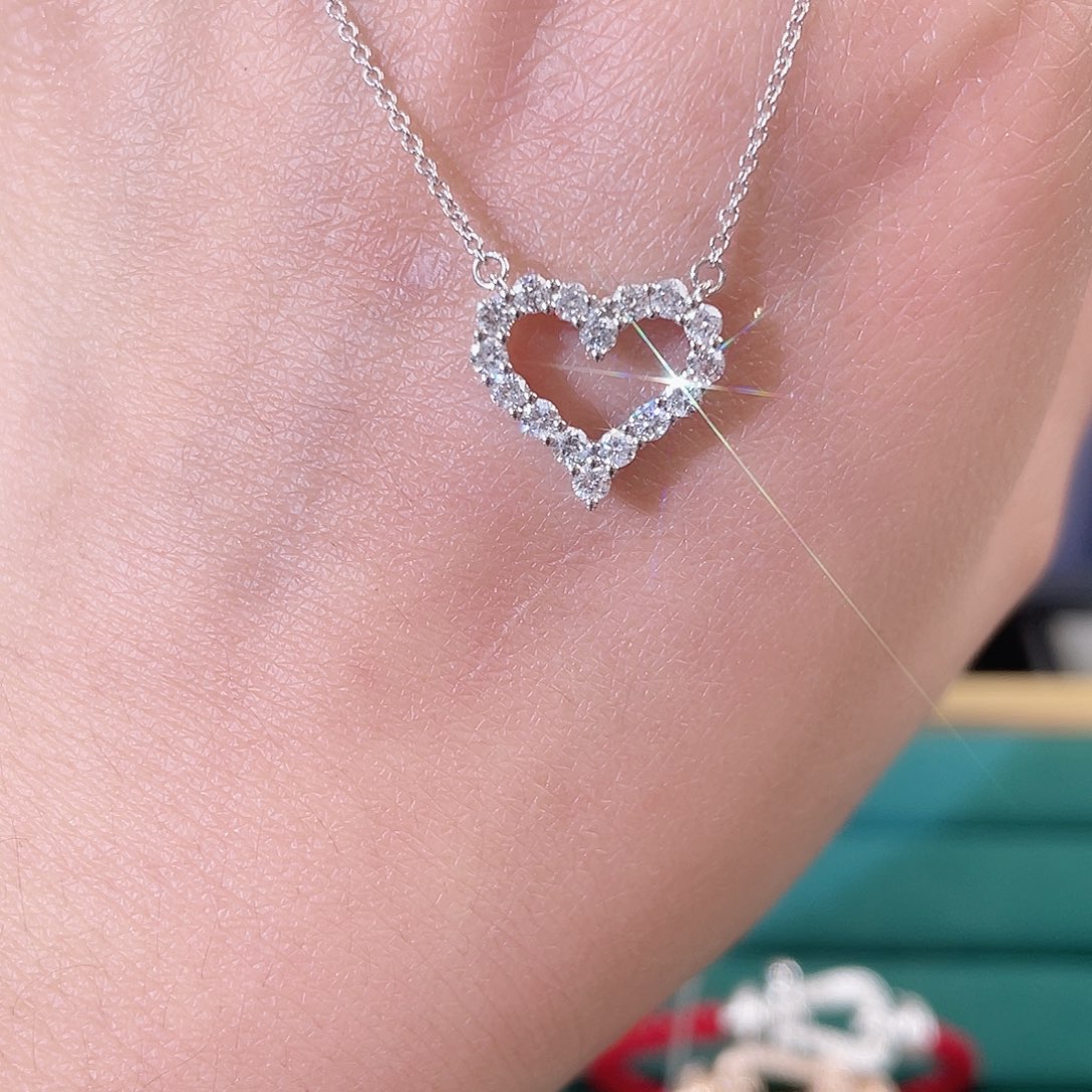颈饰钻石18K金镶嵌爱心项链