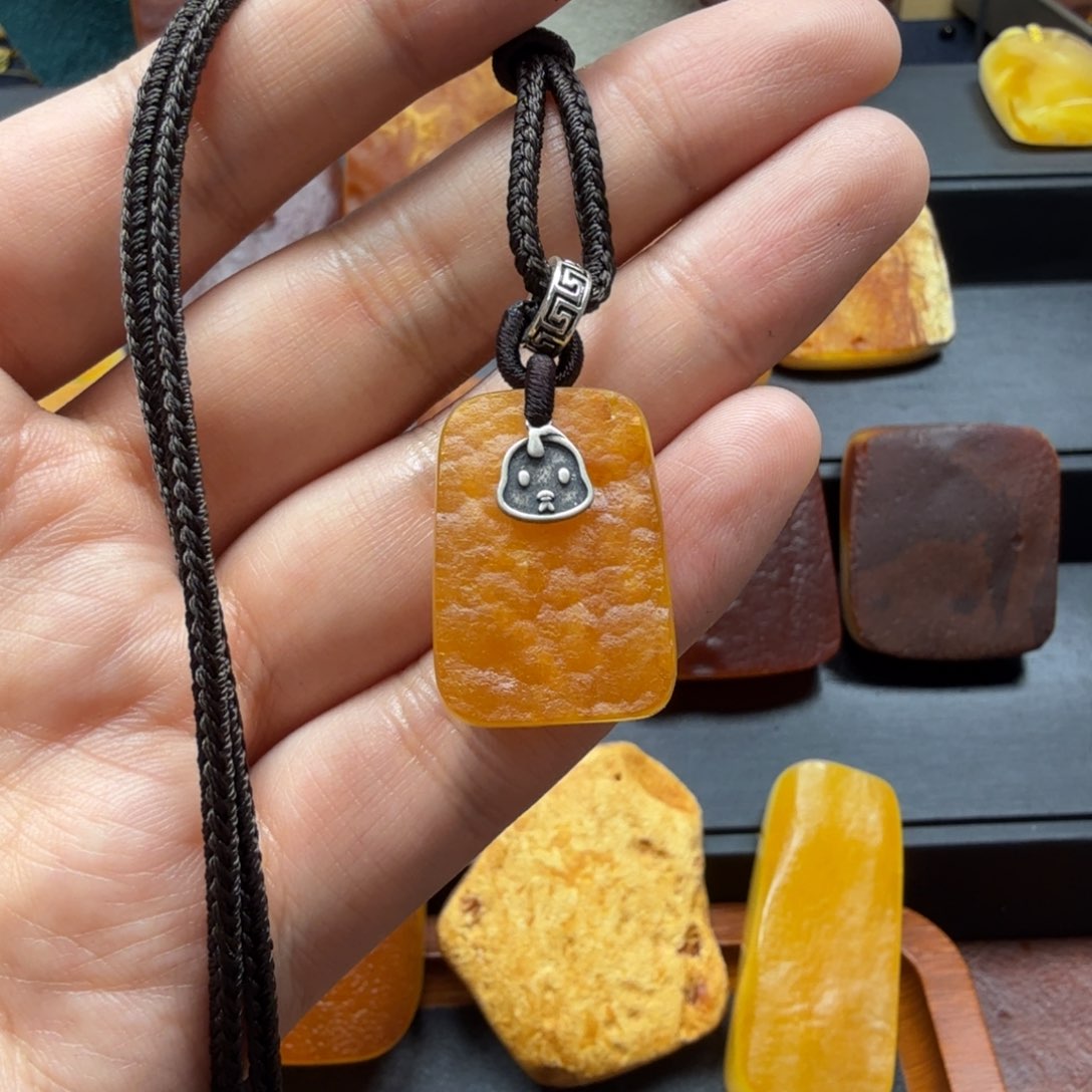 琥珀吊坠(赠链)未镶嵌