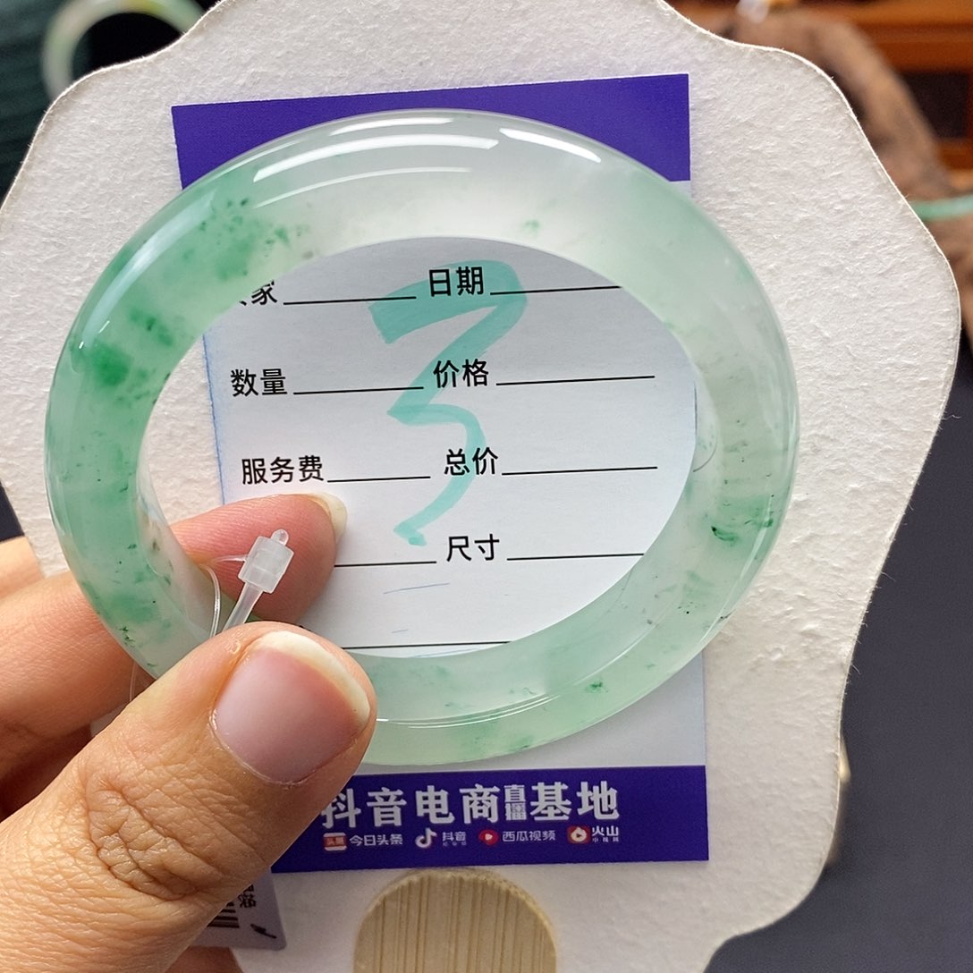 石英质玉手镯未镶嵌