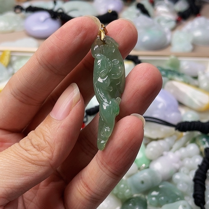 翡翠未镶嵌颈饰翡翠