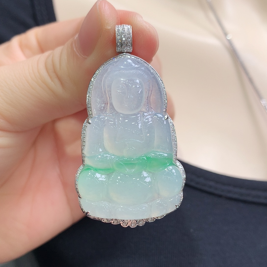 翡翠18K金镶嵌颈饰观音