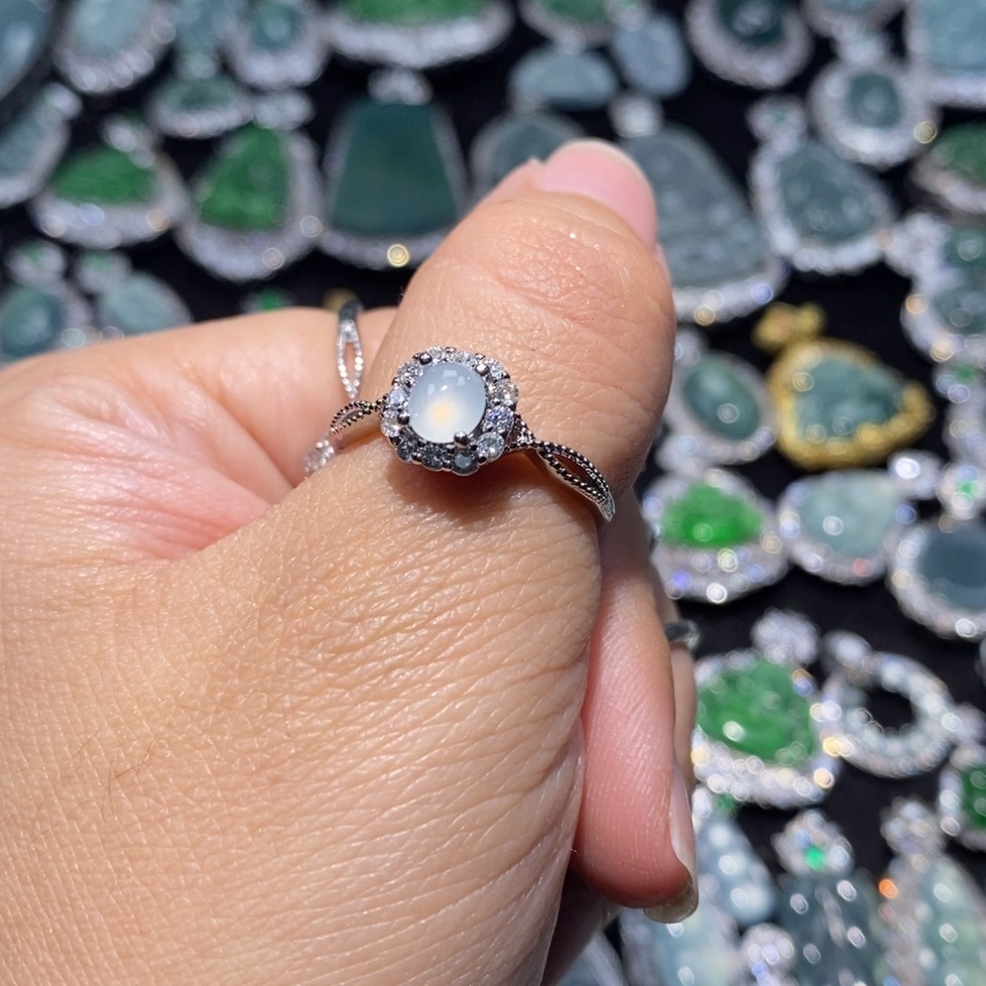 是***～翡翠未镶嵌颈饰翡翠