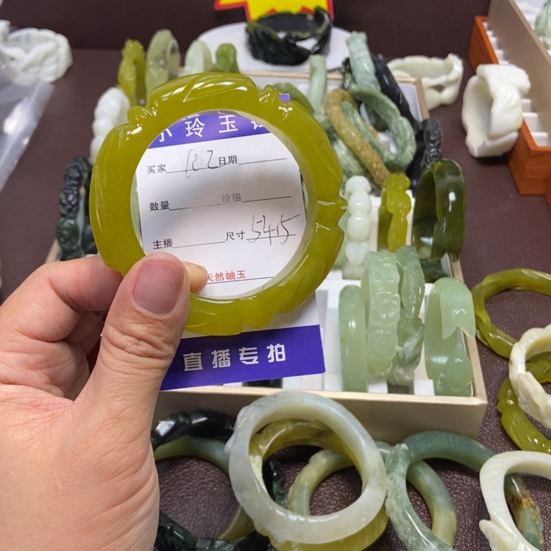 蛇纹石玉手镯未镶嵌