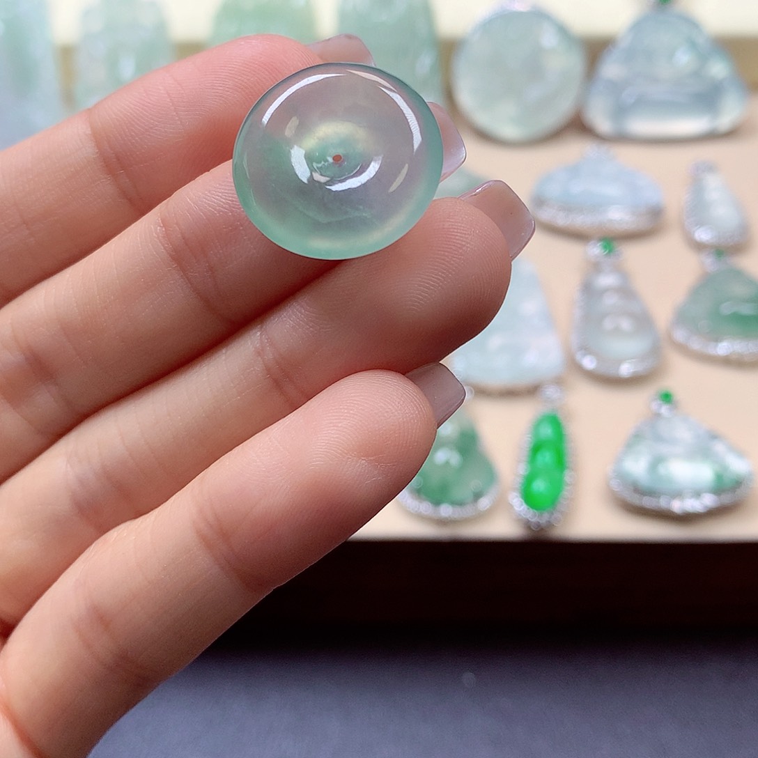 翡翠颈饰未镶嵌翡翠