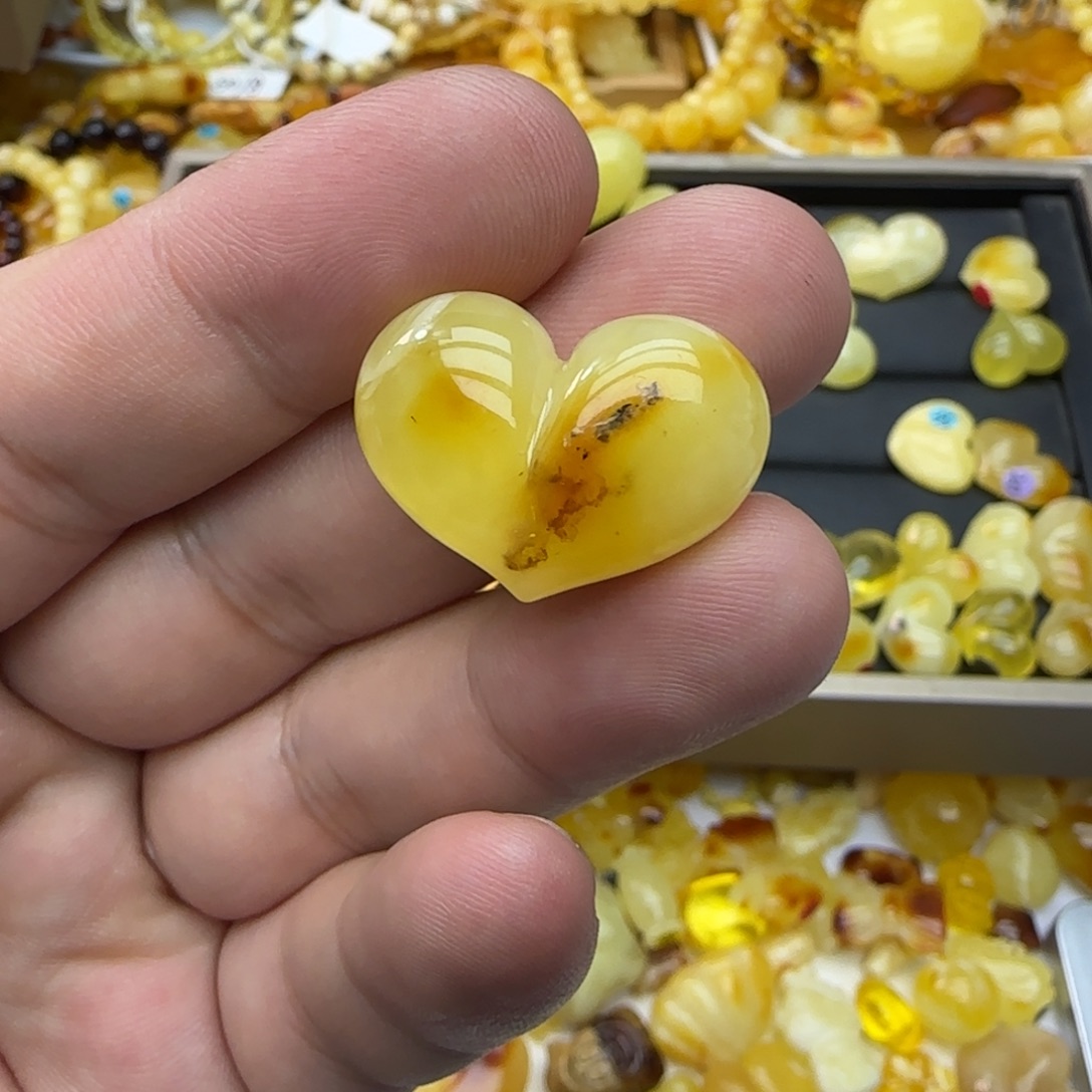 琥珀未镶嵌裸石3.44克