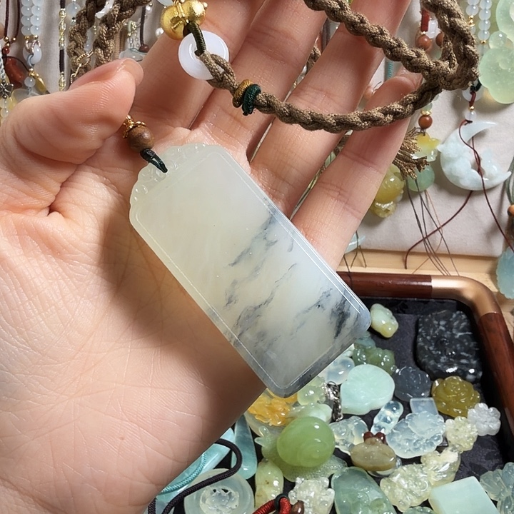 苗***爸蛇纹石玉合金颈饰