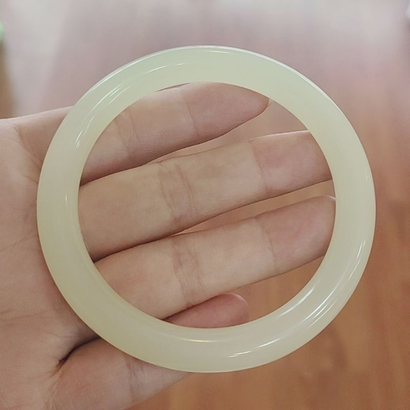 新疆山料精品蜂蜜水圆条手镯