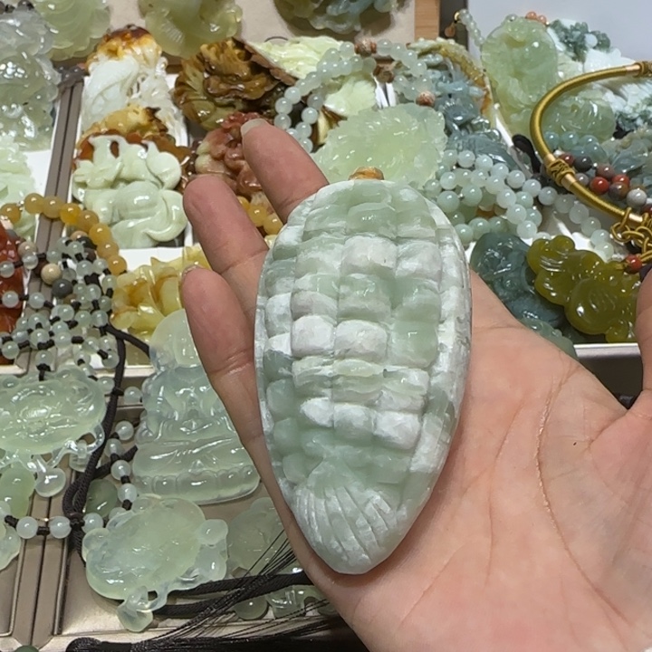 蛇纹石玉吊坠未镶嵌