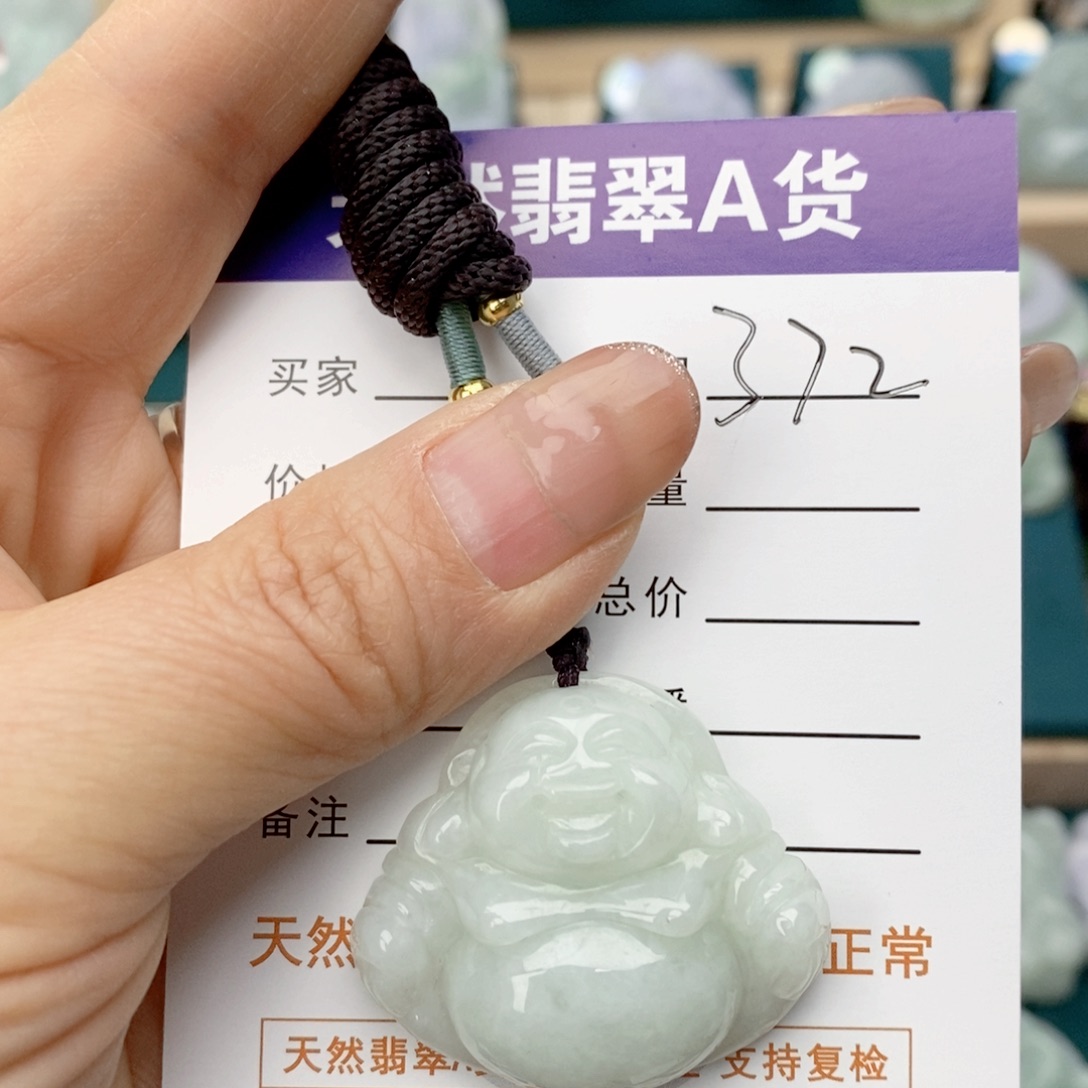 翡翠颈饰未镶嵌佛公
