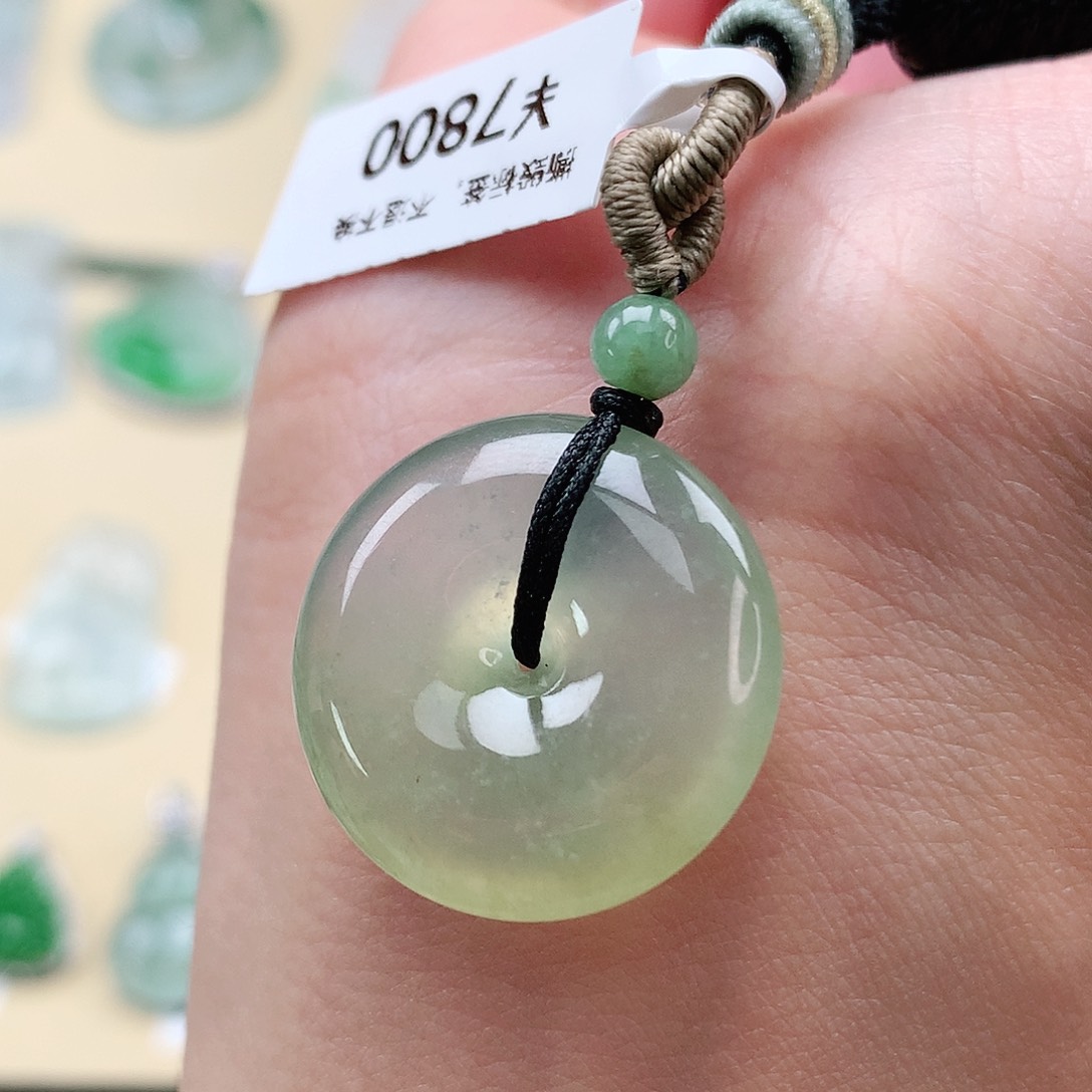 翡翠颈饰未镶嵌扣子