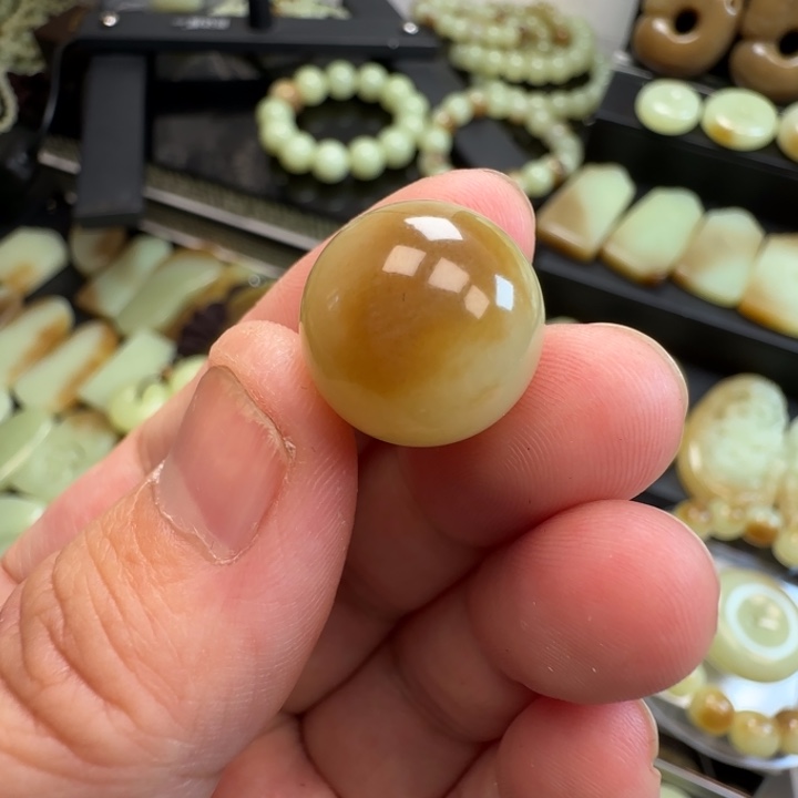 小***.和田玉未镶嵌颈饰