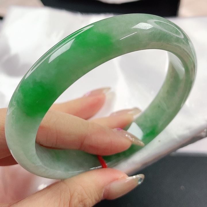 未镶嵌手镯翡翠，930