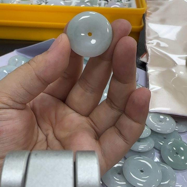 落***痛翡翠未镶嵌挂件翡翠天然a货平安扣