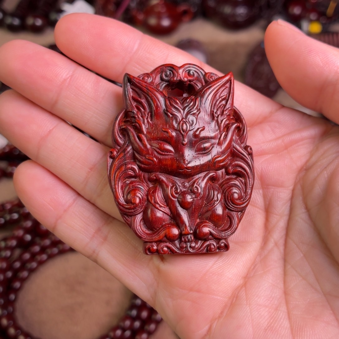 小叶紫檀手串/手链九尾狐牌子