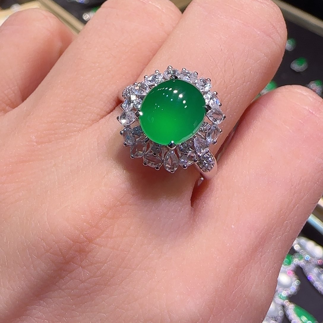 翡翠戒指18K金镶嵌戒指