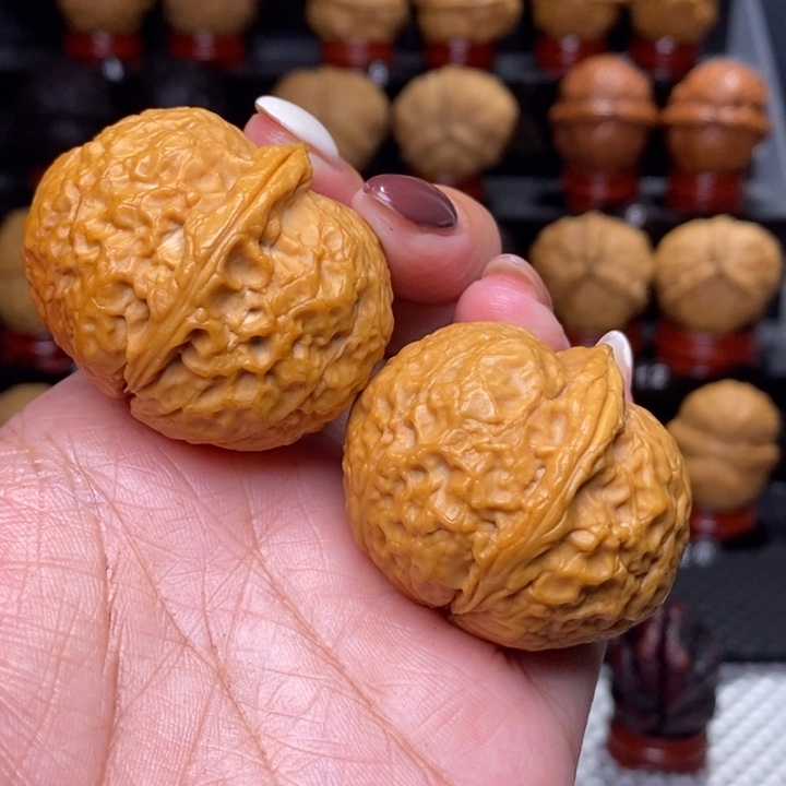 文玩核桃把件至尊元宝…………20