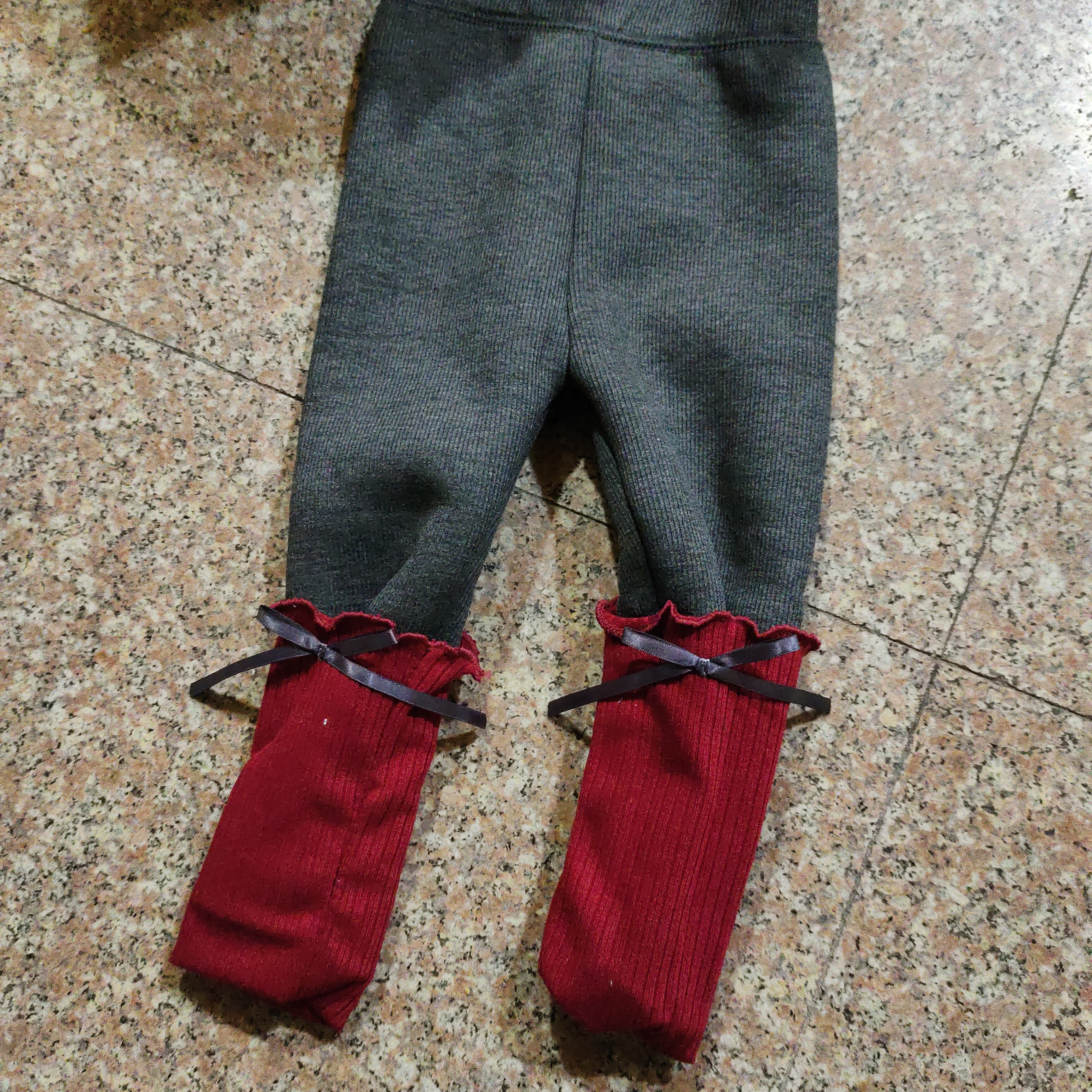 女童秋冬裤脚红色黑绳抽袜套加绒裤