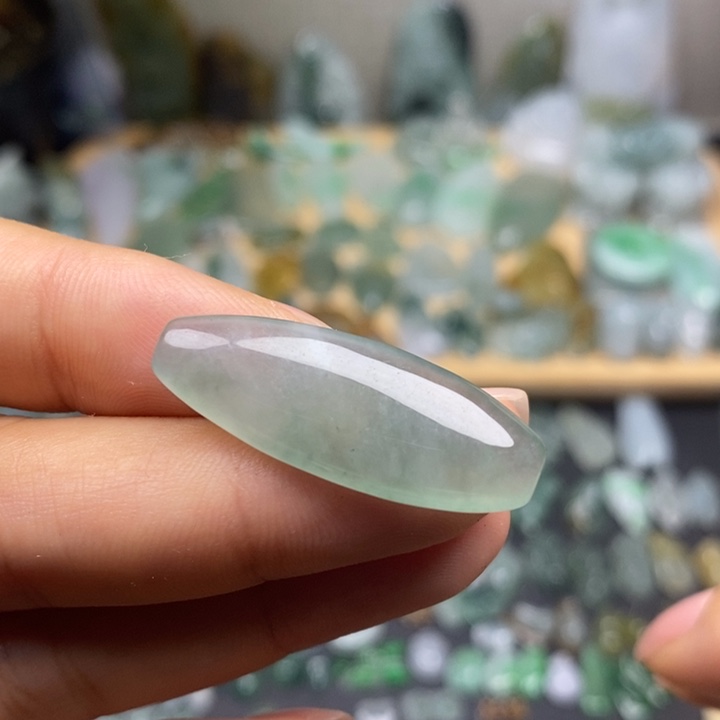 翡翠未镶嵌颈饰手牌