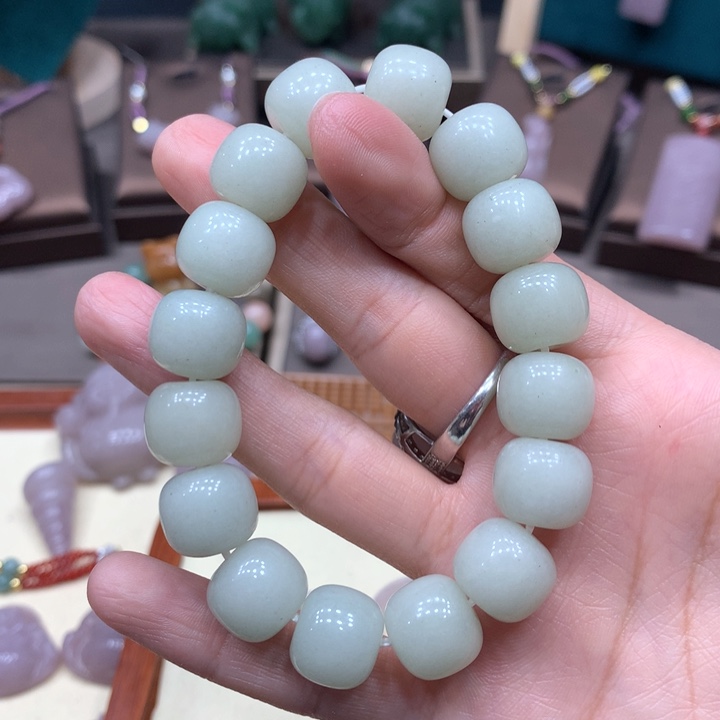 石英质玉颈饰未镶嵌