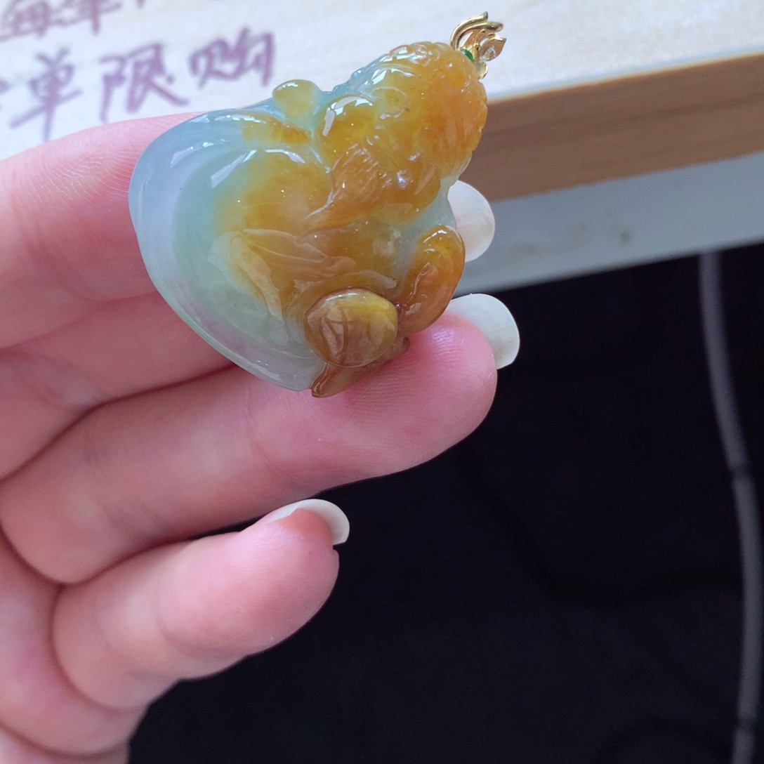 翡翠颈饰18K金镶嵌吊坠