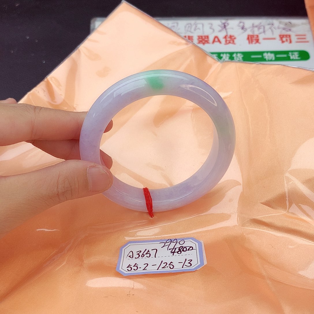 翡翠手镯未镶嵌翡翠