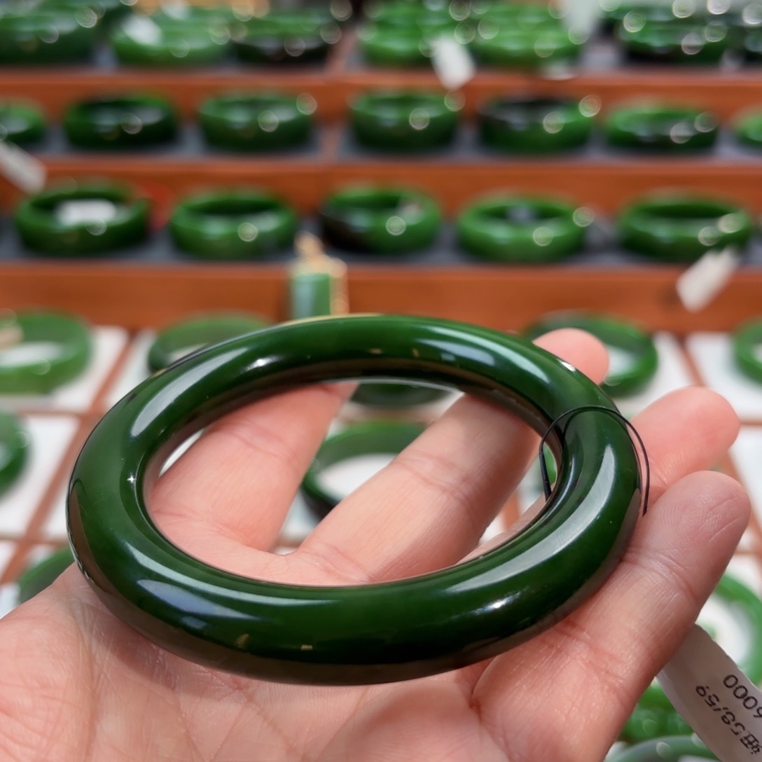 未镶嵌手镯和田玉（碧玉）