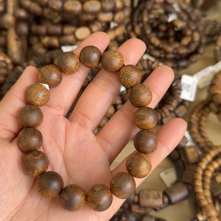 沉香手串陆河多样性发货一条卡13-13克