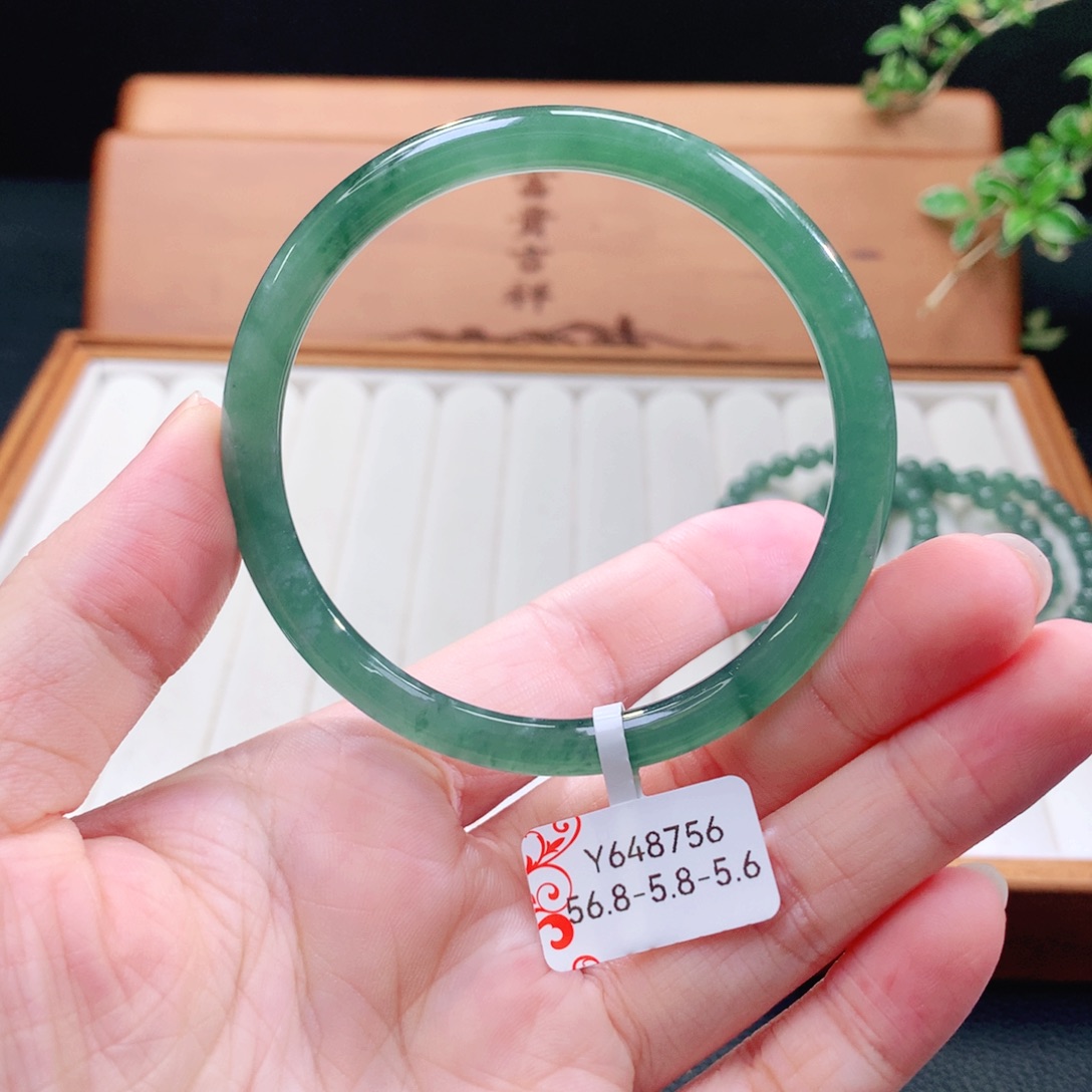 翡翠手镯（圆镯）未镶嵌