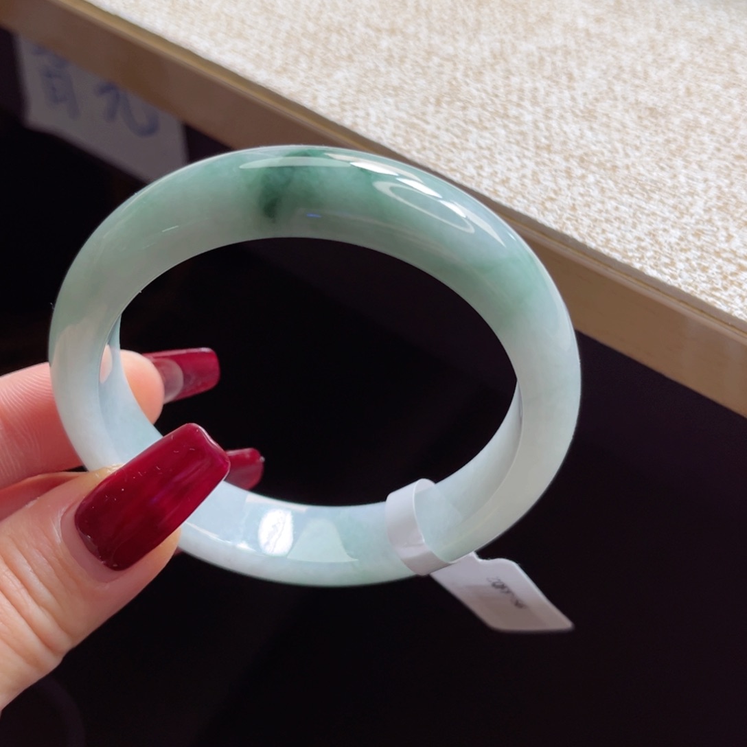 翡翠手镯未镶嵌手镯