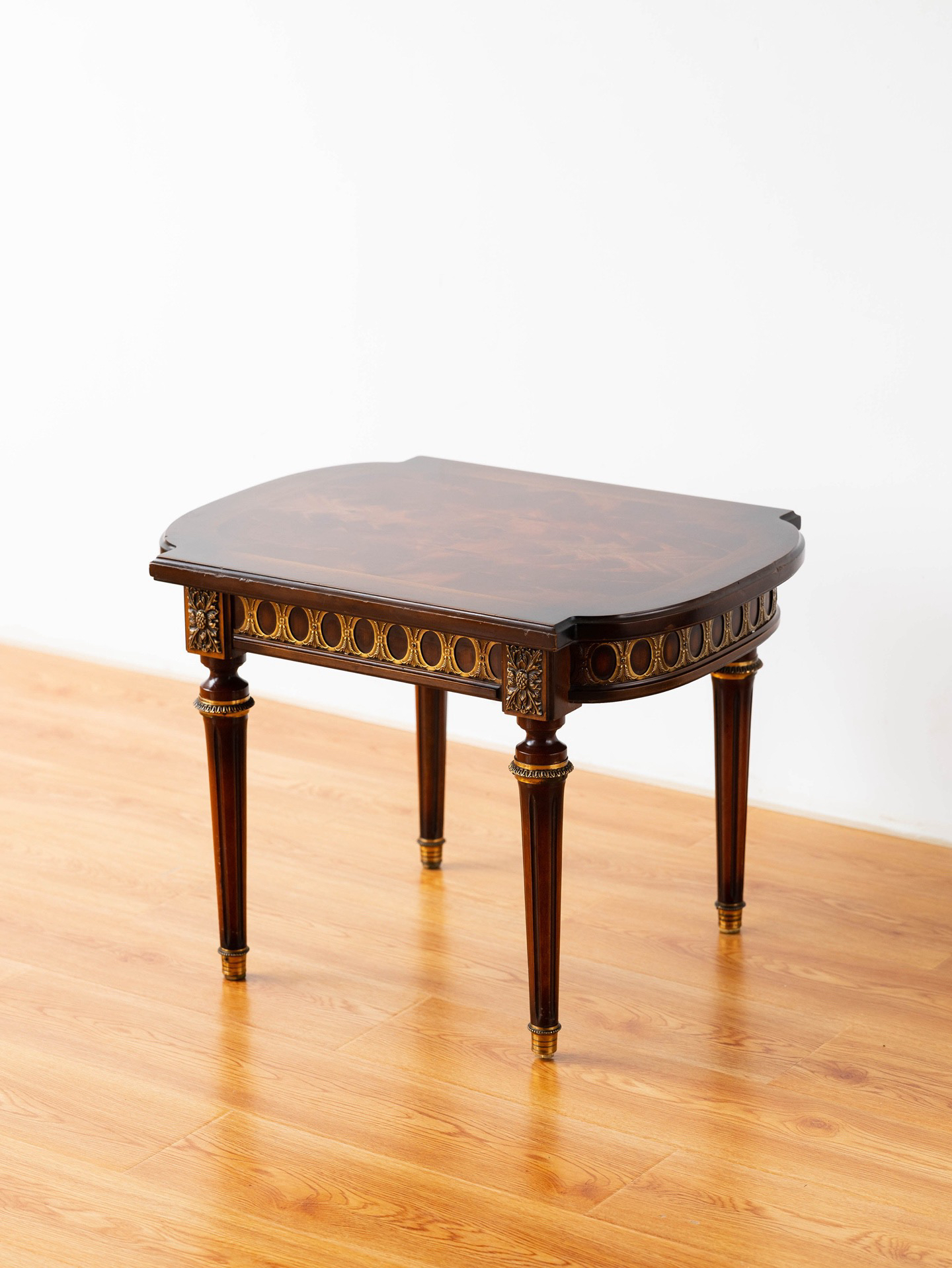 1880年代法国古董胡桃木黄铜镶嵌边桌咖啡桌。长65宽50高47cm